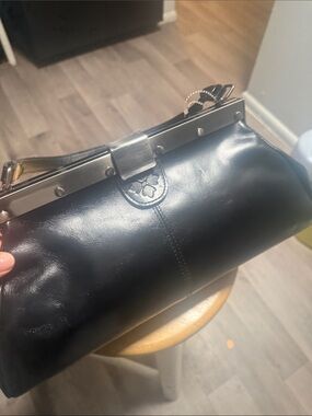 Neuw Black Leather Frame-Clasp Women's Clutch